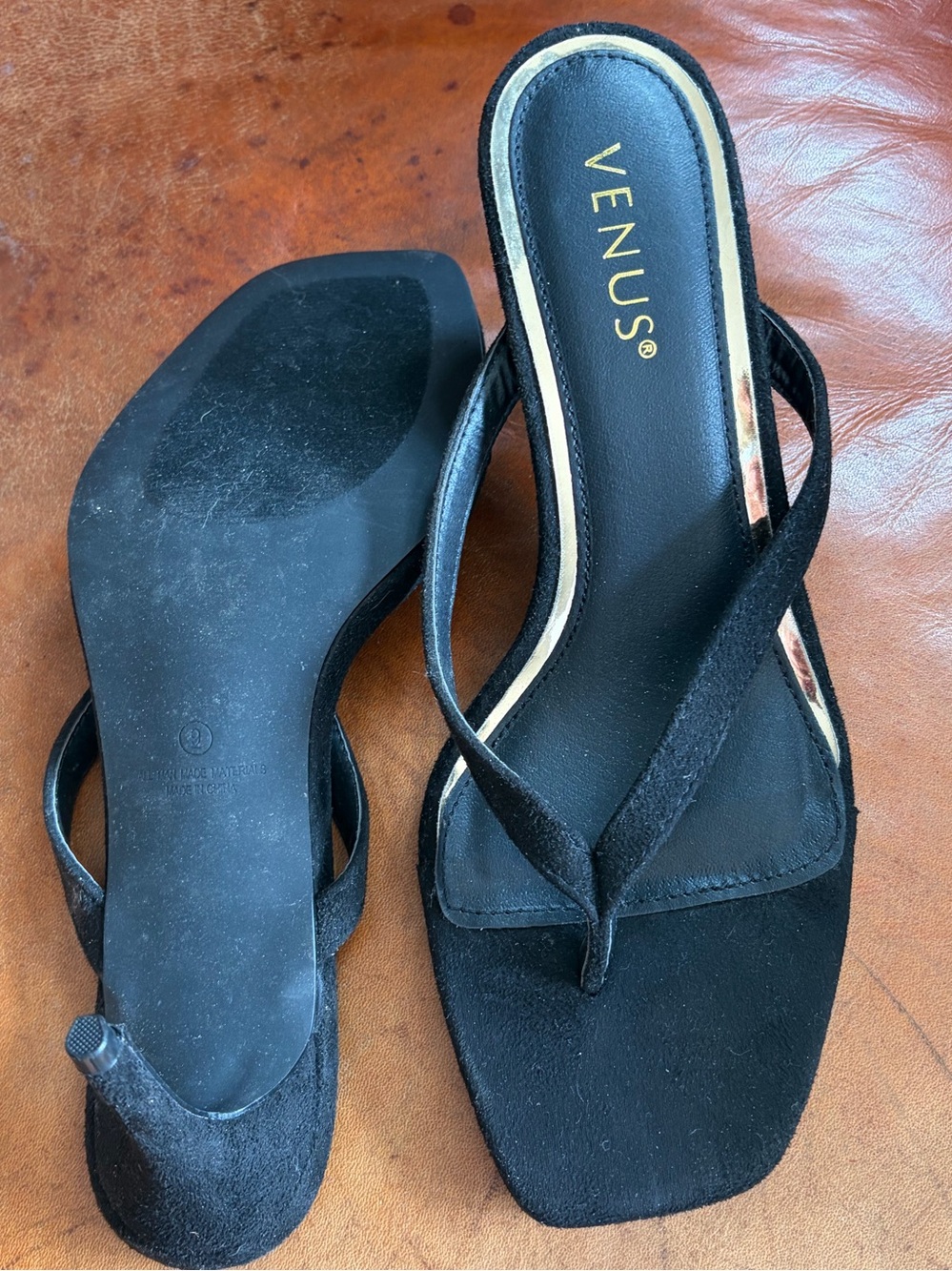 VENUS Black Women's Square-Toe Thong Slide Sandals - Picture 3 of 4